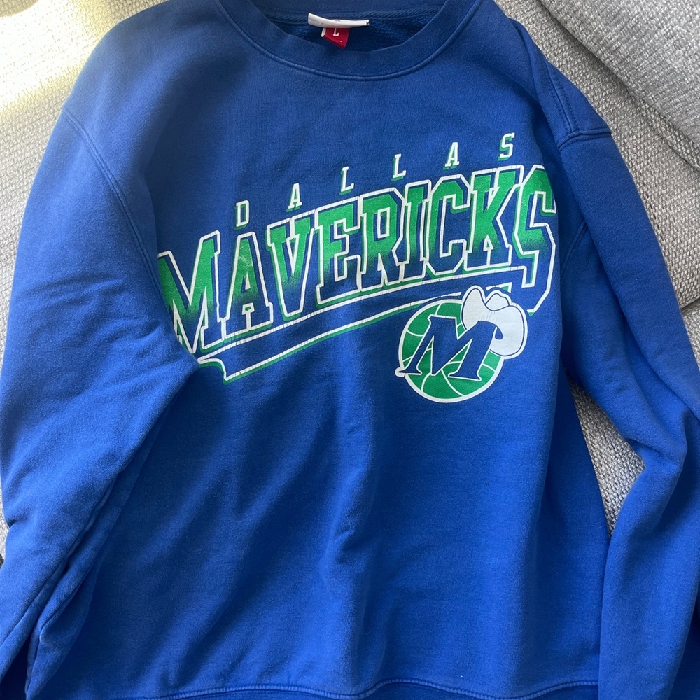 Mitchell & Ness Dallas Mavericks Blue and Green Crewneck Sweater